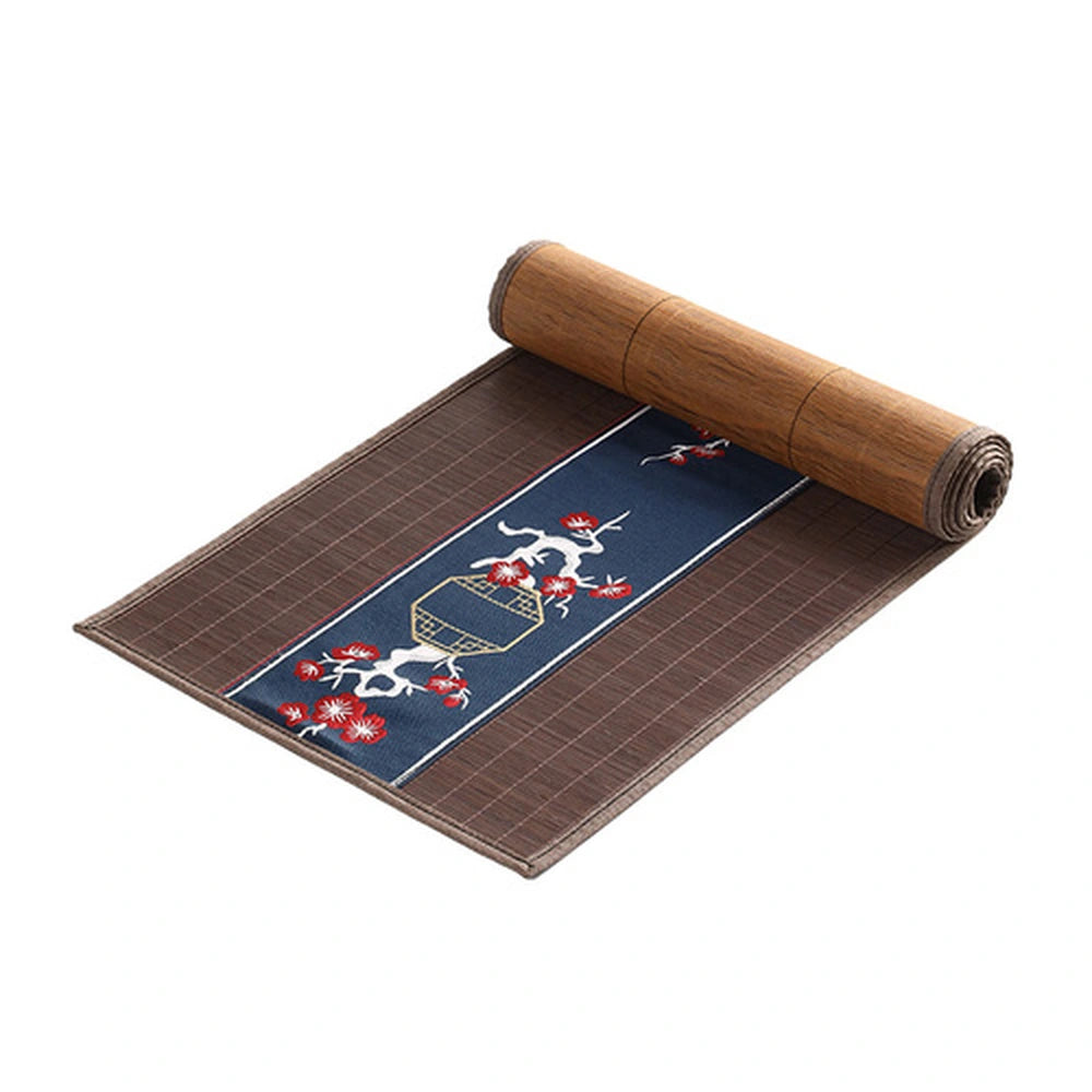 Chemin de table en bambou marron roulé, bandeau brodé bleu nuit à fleurs de prunier