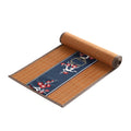 Chemin de table en bambou terracotta roulé, bandeau brodé bleu nuit à fleurs de prunier