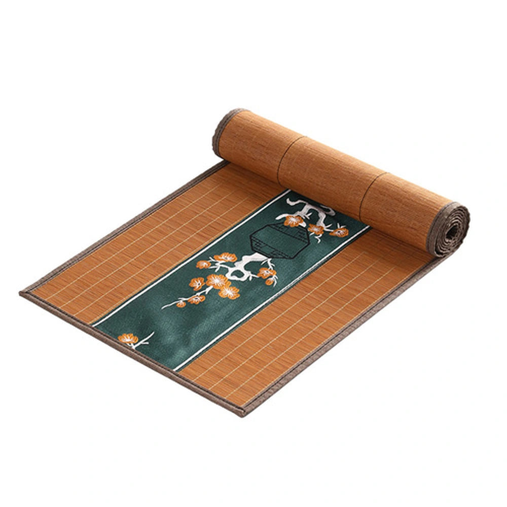 Chemin de table en bambou terracotta roulé, bandeau brodé vert sapin à fleurs orange