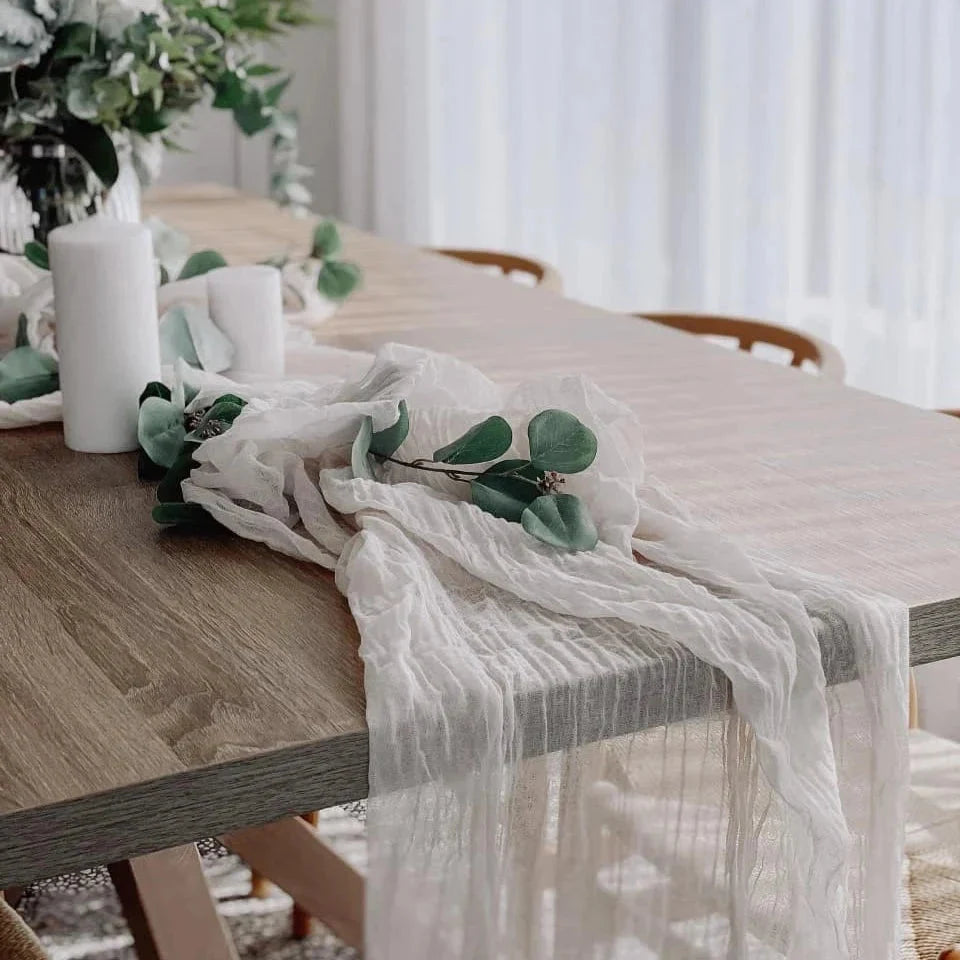 Chemin de table en gaze de coton blanc — voile froissé