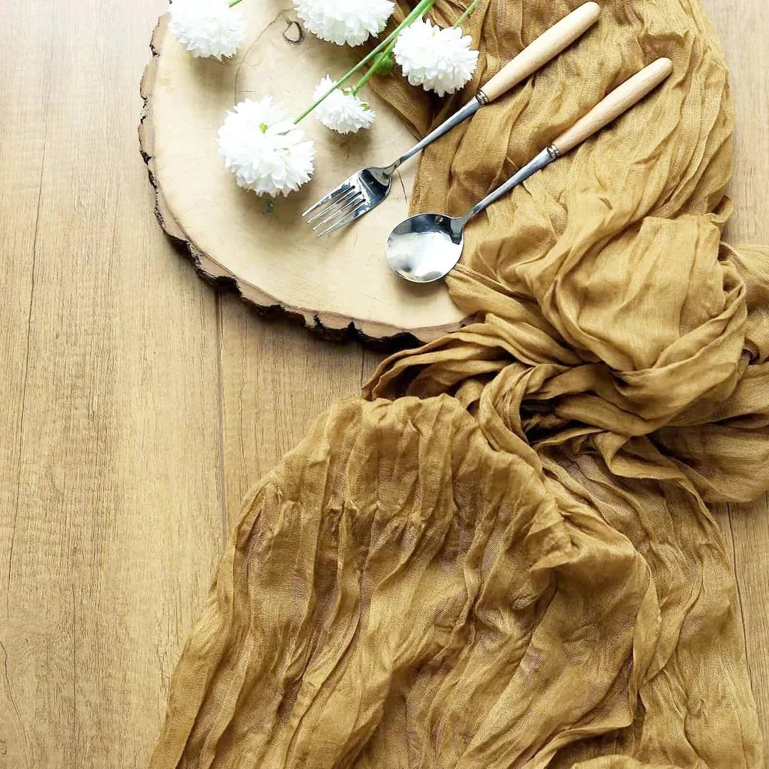 Chemin de table en gaze de coton jaune — voile froissé