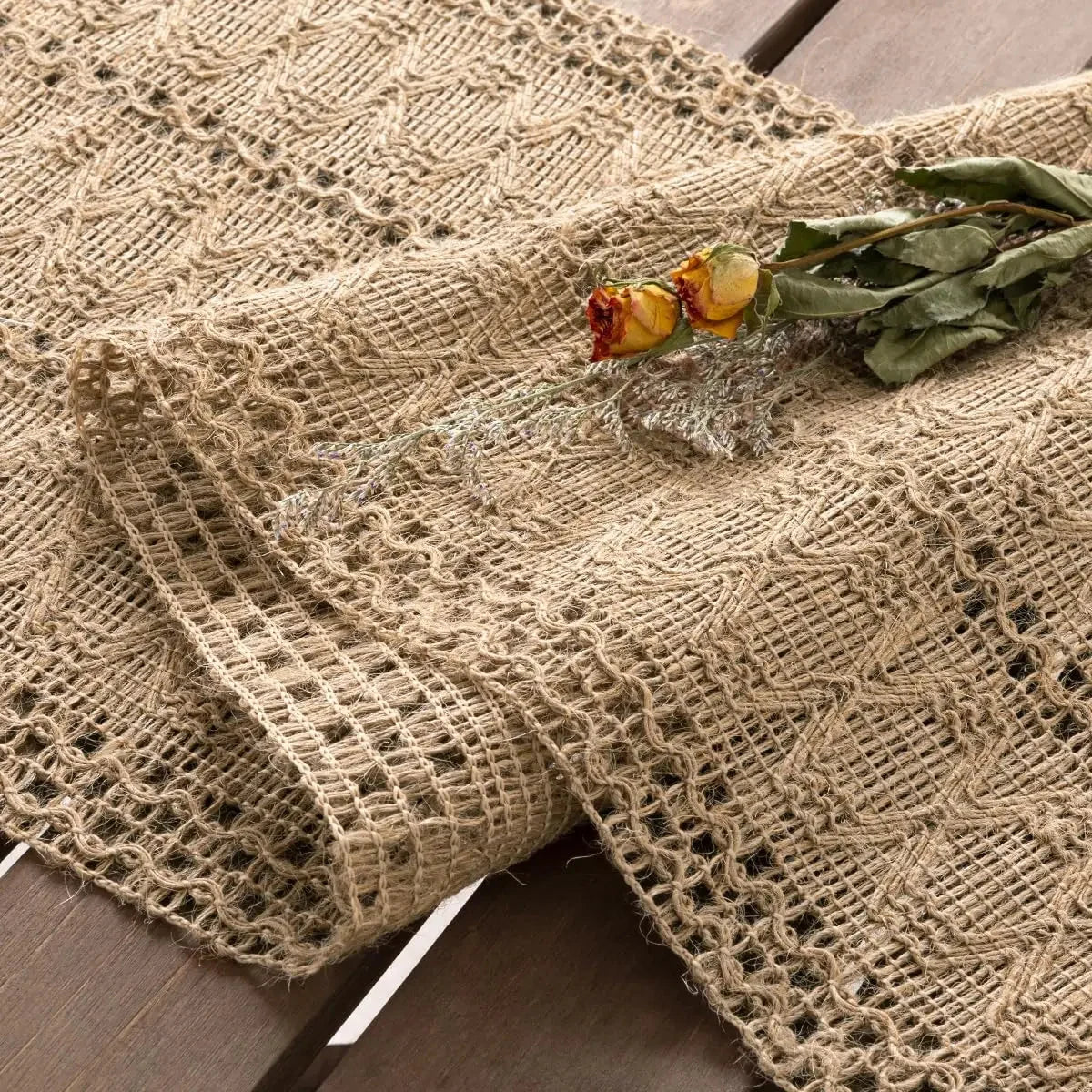 Chemin de table jute macramé — détail du tissage ajouré