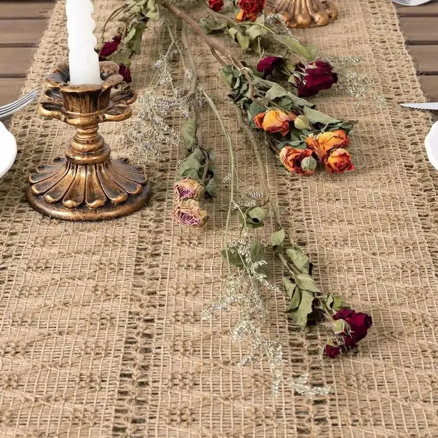 Chemin de table jute macramé aux chandelles et fleurs séchées