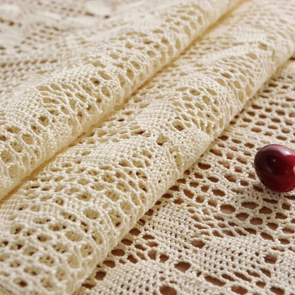 Motif à losanges du chemin de table en crochet — gros plan fruits