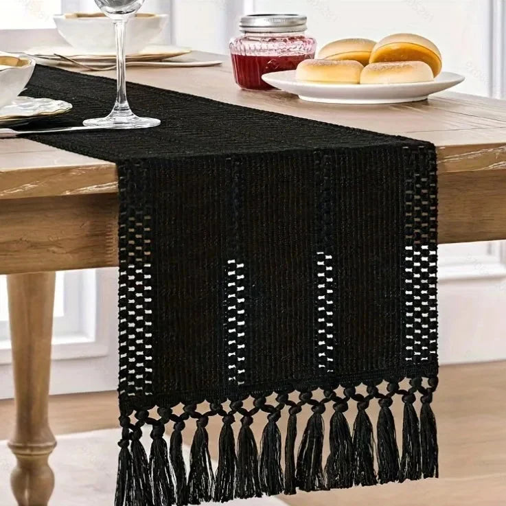 Chemin de table en macramé noir à franges