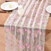 Chemin de table à marguerites rose poudré, voile fleuri mariage