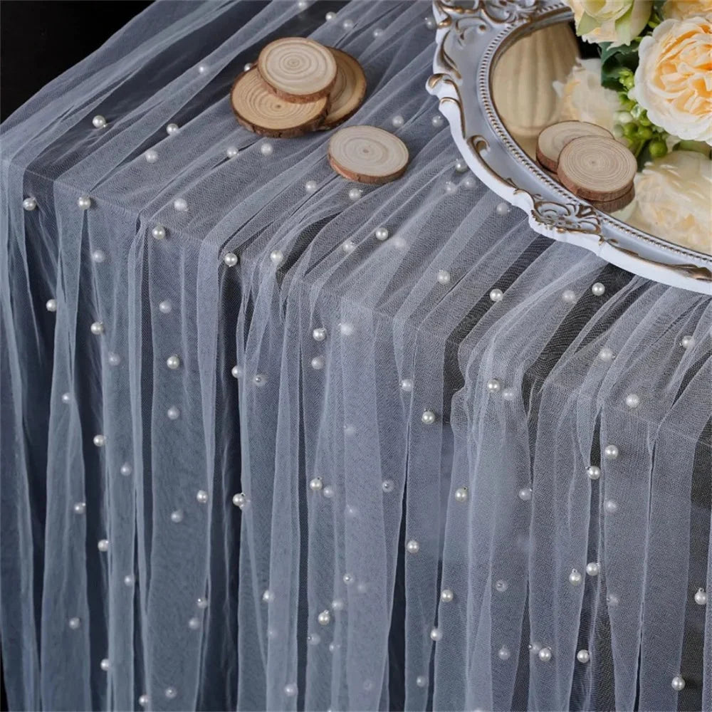 Chemin de table en tulle blanc à perles — drapé