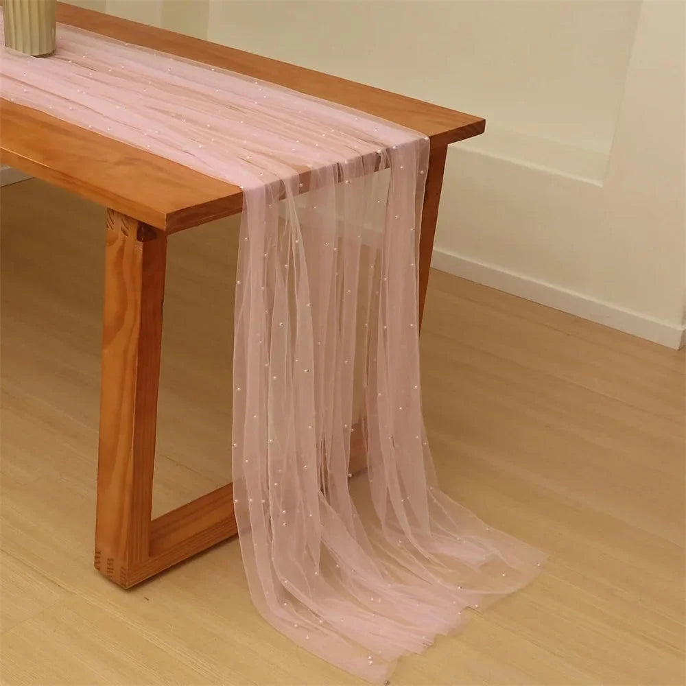 Chemin de table en tulle rose — drapé tombant